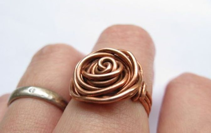 तांबे की अंगूठी पहनने के ज्योतिष लाभों के बारे में कितना जानती हैं आप |  significance of copper ring | HerZindagi